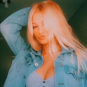 Meet your Posher, Kayla